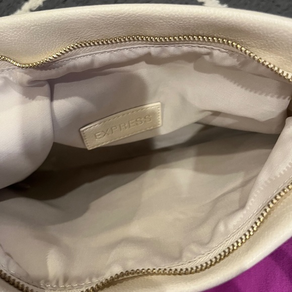 NWOT Faux Leather White / Iridescent Foldover Envelope Clutch with Tassel Zipper - Picture 6 of 7